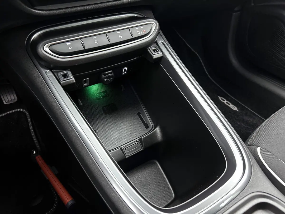 Urban 1.2 110pk Automaat | Stoelverwarming | Navigatie | Climate Control | Cruise Control | Camera | 17"LMV | LED | Keyless Entry/Start | Verwarmbare Voorruit | Apple Carplay/Android Auto |