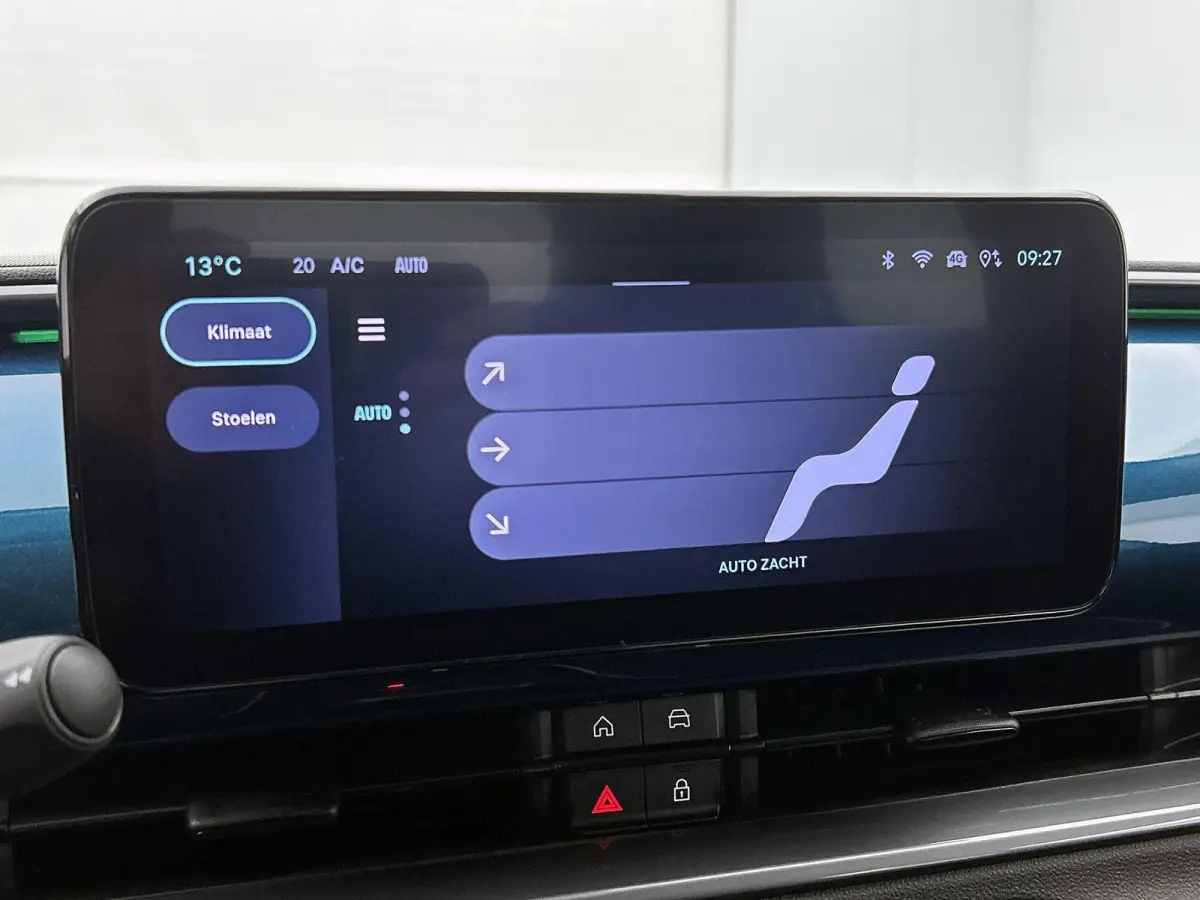 Urban 1.2 110pk Automaat | Stoelverwarming | Navigatie | Climate Control | Cruise Control | Camera | 17"LMV | LED | Keyless Entry/Start | Verwarmbare Voorruit | Apple Carplay/Android Auto |