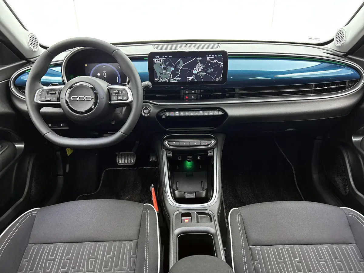 Urban 1.2 110pk Automaat | Stoelverwarming | Navigatie | Climate Control | Cruise Control | Camera | 17"LMV | LED | Keyless Entry/Start | Verwarmbare Voorruit | Apple Carplay/Android Auto |