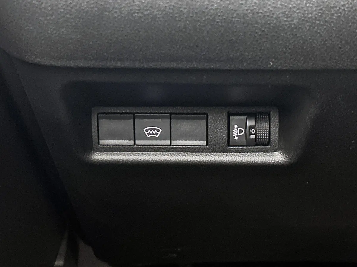 Urban 1.2 110pk Automaat | Stoelverwarming | Navigatie | Climate Control | Cruise Control | Camera | 17"LMV | LED | Keyless Entry/Start | Verwarmbare Voorruit | Apple Carplay/Android Auto |