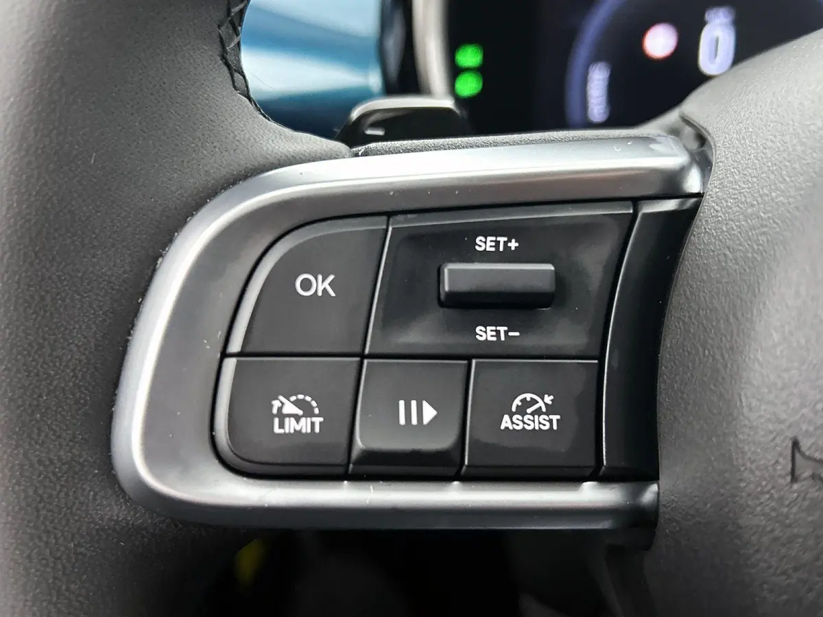 Urban 1.2 110pk Automaat | Stoelverwarming | Navigatie | Climate Control | Cruise Control | Camera | 17"LMV | LED | Keyless Entry/Start | Verwarmbare Voorruit | Apple Carplay/Android Auto |