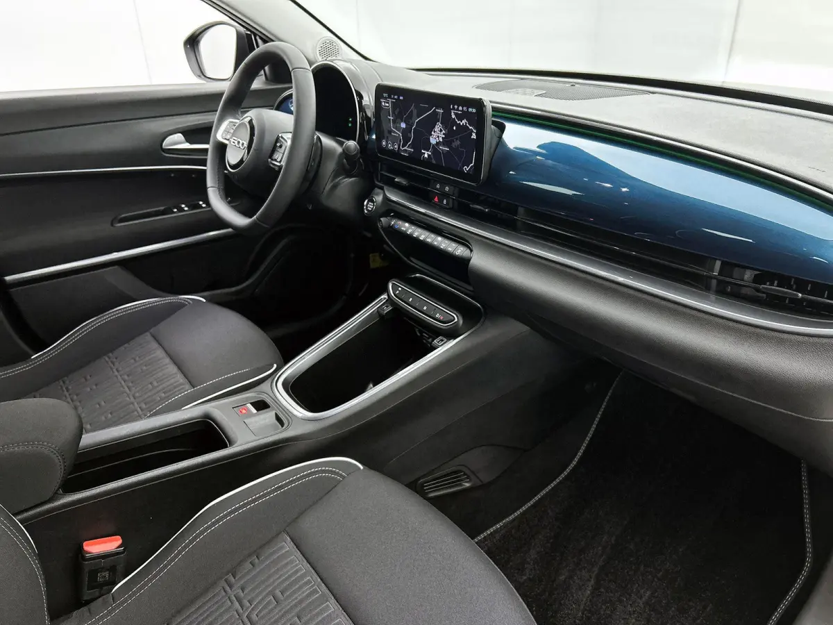 Urban 1.2 110pk Automaat | Stoelverwarming | Navigatie | Climate Control | Cruise Control | Camera | 17"LMV | LED | Keyless Entry/Start | Verwarmbare Voorruit | Apple Carplay/Android Auto |
