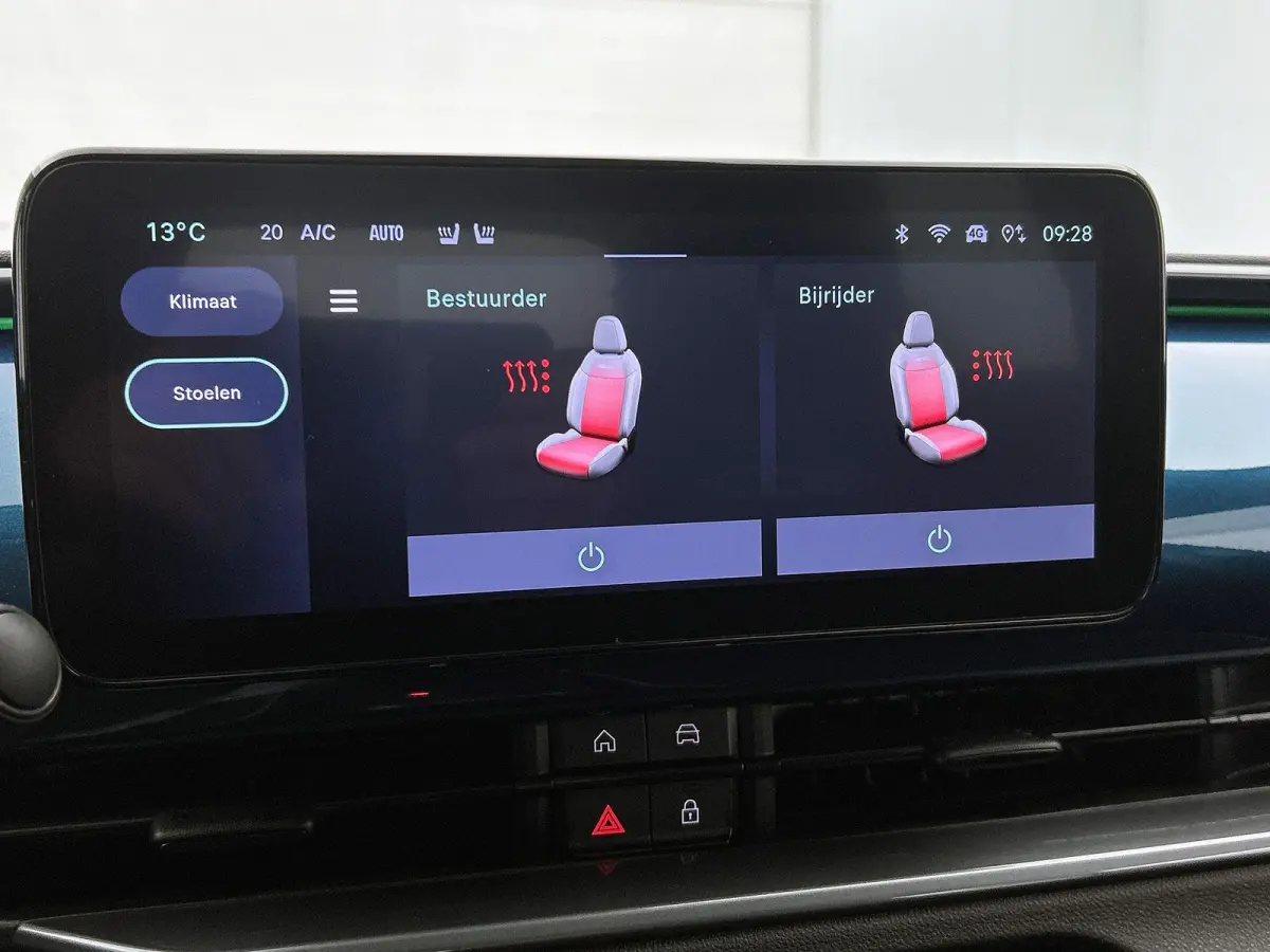 Urban 1.2 110pk Automaat | Stoelverwarming | Navigatie | Climate Control | Cruise Control | Camera | 17"LMV | LED | Keyless Entry/Start | Verwarmbare Voorruit | Apple Carplay/Android Auto |