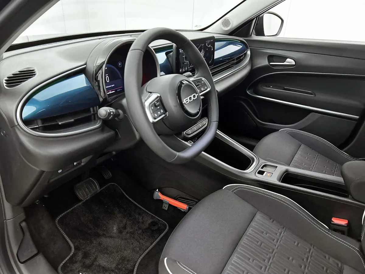 Urban 1.2 110pk Automaat | Stoelverwarming | Navigatie | Climate Control | Cruise Control | Camera | 17"LMV | LED | Keyless Entry/Start | Verwarmbare Voorruit | Apple Carplay/Android Auto |