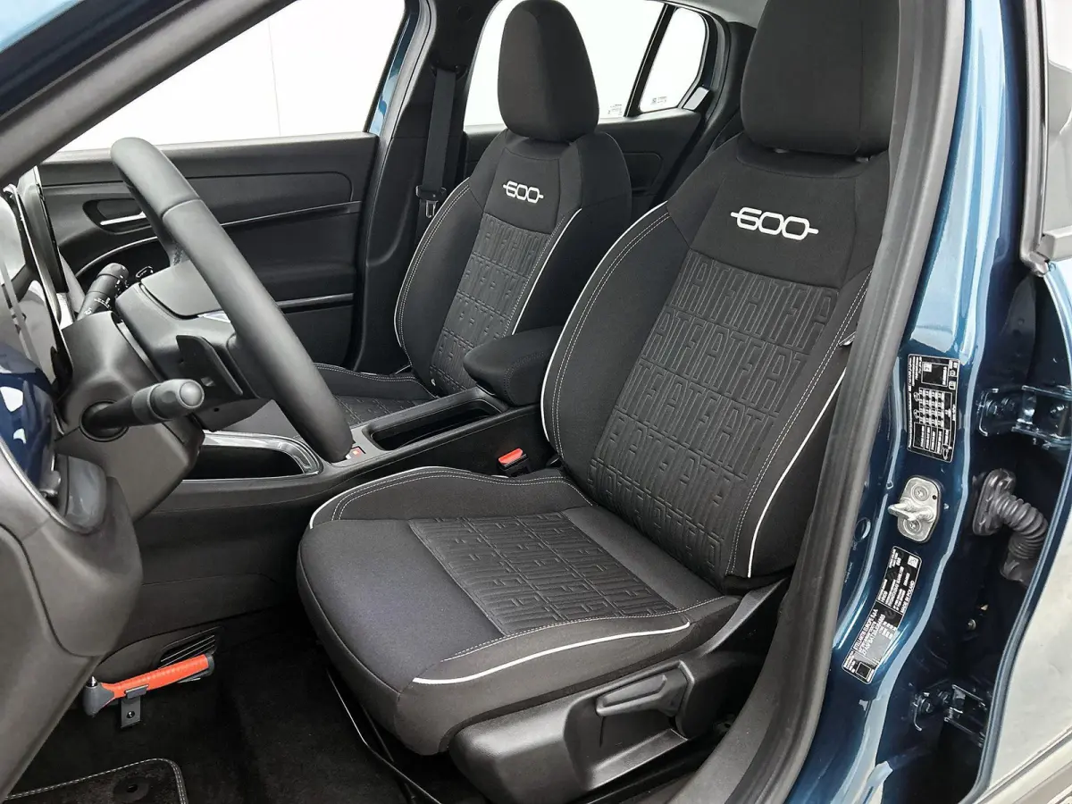 Urban 1.2 110pk Automaat | Stoelverwarming | Navigatie | Climate Control | Cruise Control | Camera | 17"LMV | LED | Keyless Entry/Start | Verwarmbare Voorruit | Apple Carplay/Android Auto |