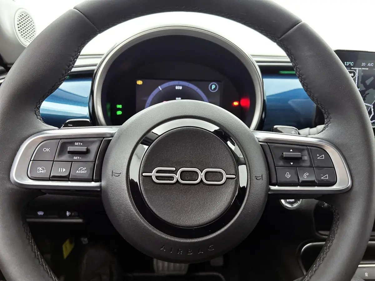 Urban 1.2 110pk Automaat | Stoelverwarming | Navigatie | Climate Control | Cruise Control | Camera | 17"LMV | LED | Keyless Entry/Start | Verwarmbare Voorruit | Apple Carplay/Android Auto |