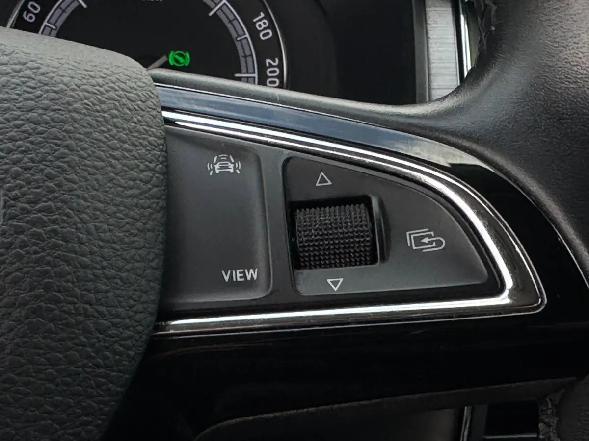 1.5 TSI Ambition TREKHAAK / CARPLAY / CRUISE / PDC / ECC / ELEKTR KLEP / LMV