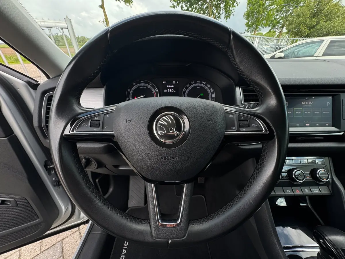 1.5 TSI Ambition TREKHAAK / CARPLAY / CRUISE / PDC / ECC / ELEKTR KLEP / LMV