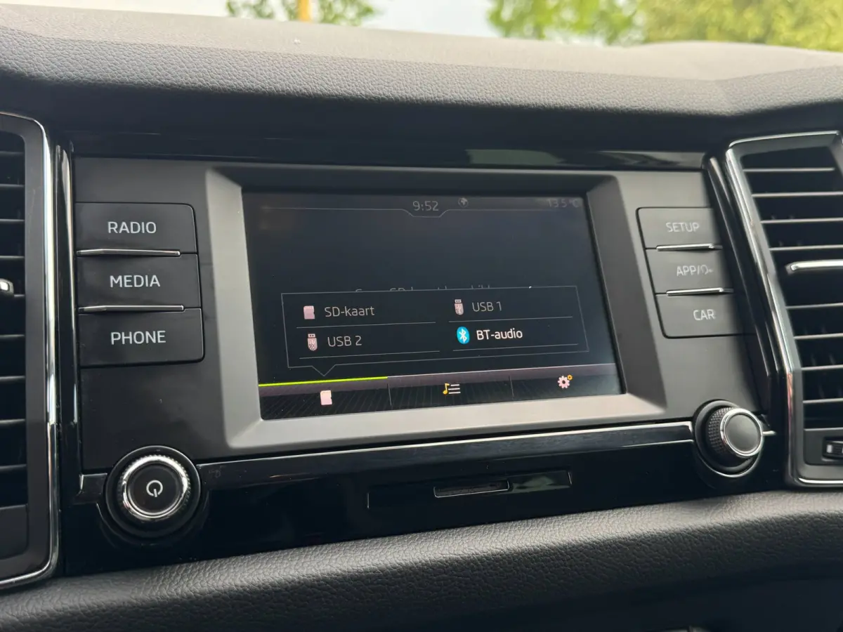 1.5 TSI Ambition TREKHAAK / CARPLAY / CRUISE / PDC / ECC / ELEKTR KLEP / LMV
