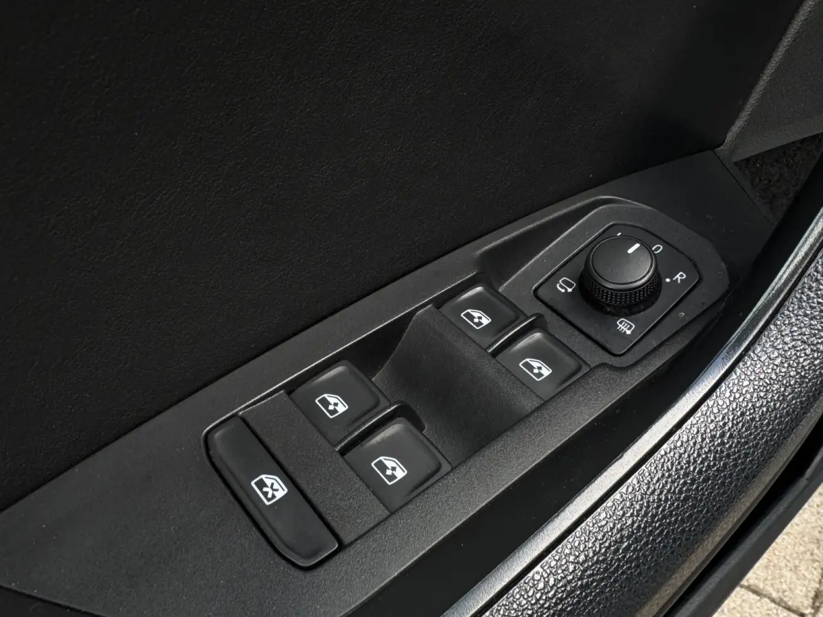 1.5 TSI Ambition TREKHAAK / CARPLAY / CRUISE / PDC / ECC / ELEKTR KLEP / LMV
