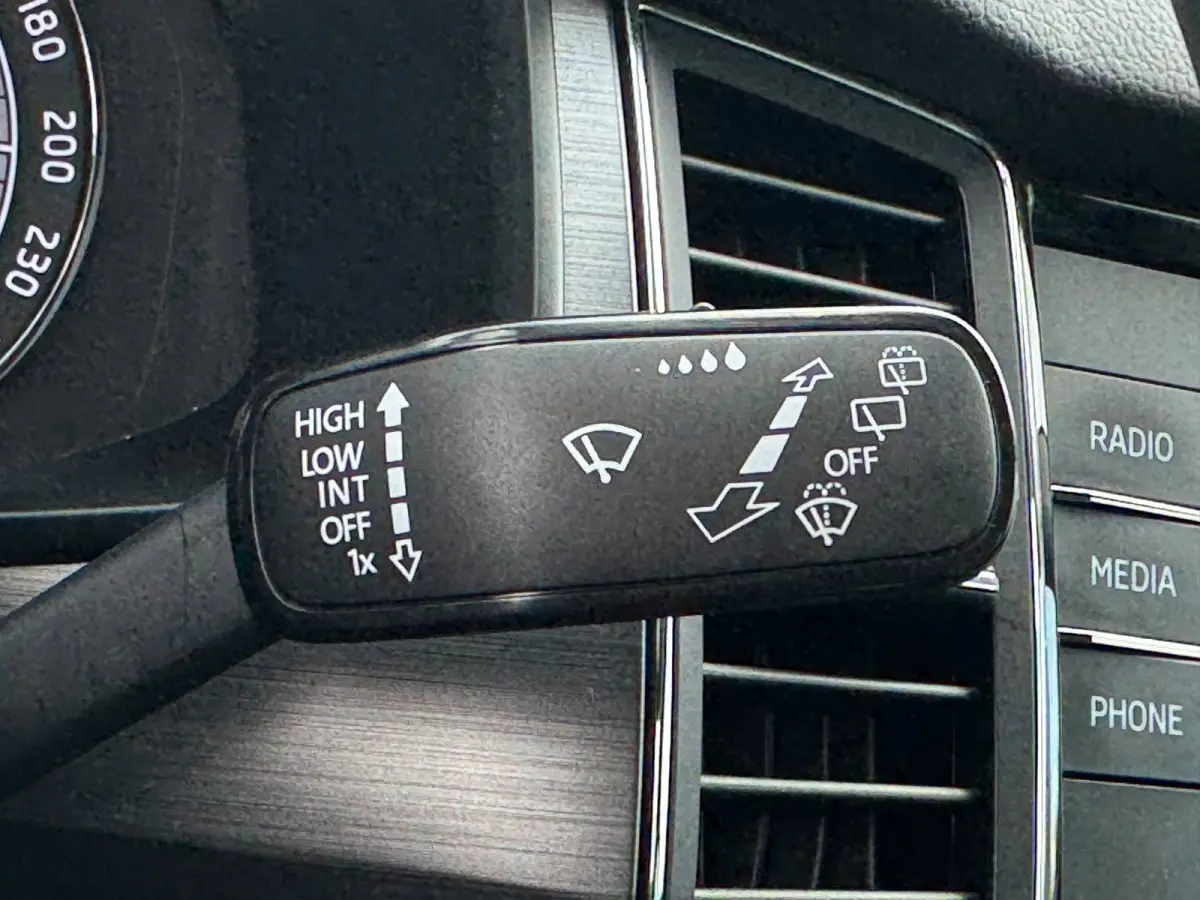 1.5 TSI Ambition TREKHAAK / CARPLAY / CRUISE / PDC / ECC / ELEKTR KLEP / LMV