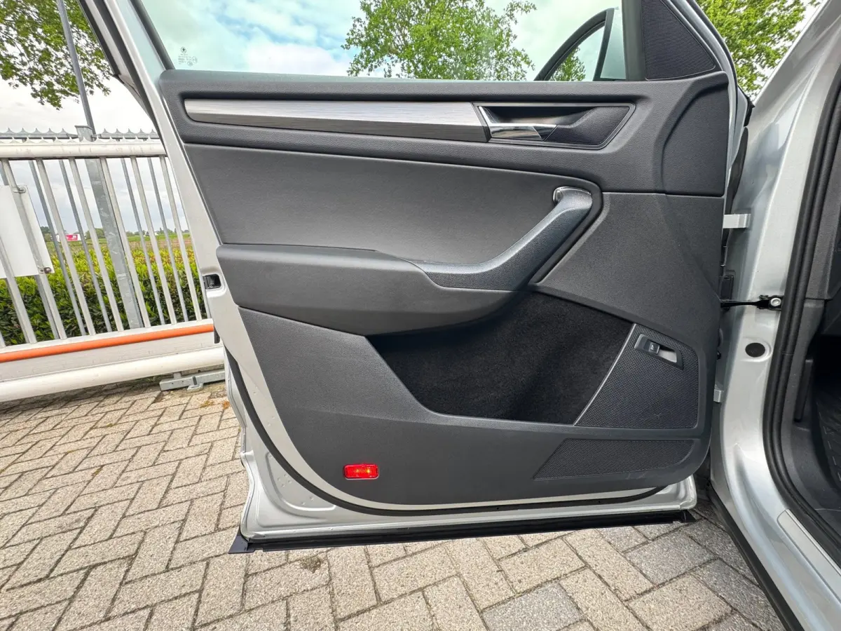 1.5 TSI Ambition TREKHAAK / CARPLAY / CRUISE / PDC / ECC / ELEKTR KLEP / LMV