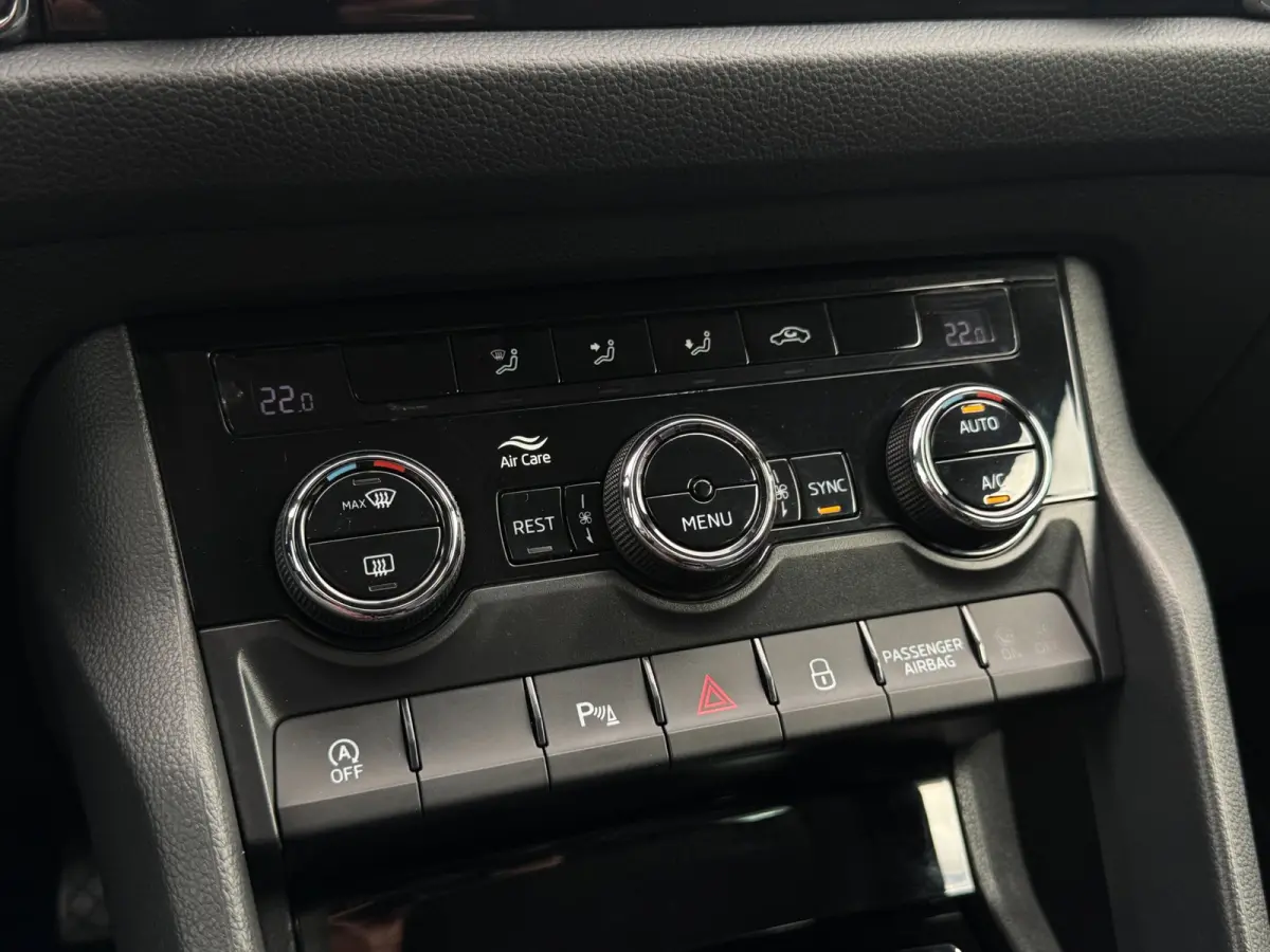 1.5 TSI Ambition TREKHAAK / CARPLAY / CRUISE / PDC / ECC / ELEKTR KLEP / LMV