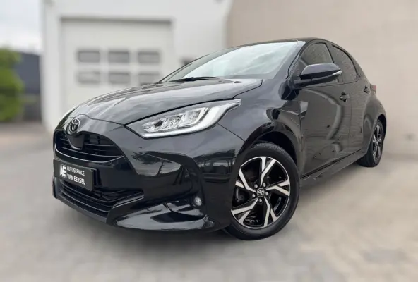 1.5 VVT-i First Edition LED / CARPLAY / STOELVERW. / CAMERA / LANE ASSIST / CRUISE CONTROL / DEALER OND.