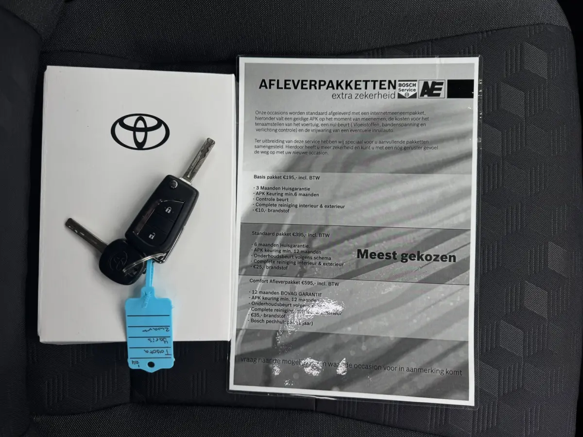 1.5 VVT-i First Edition LED / CARPLAY / STOELVERW. / CAMERA / LANE ASSIST / CRUISE CONTROL / DEALER OND.