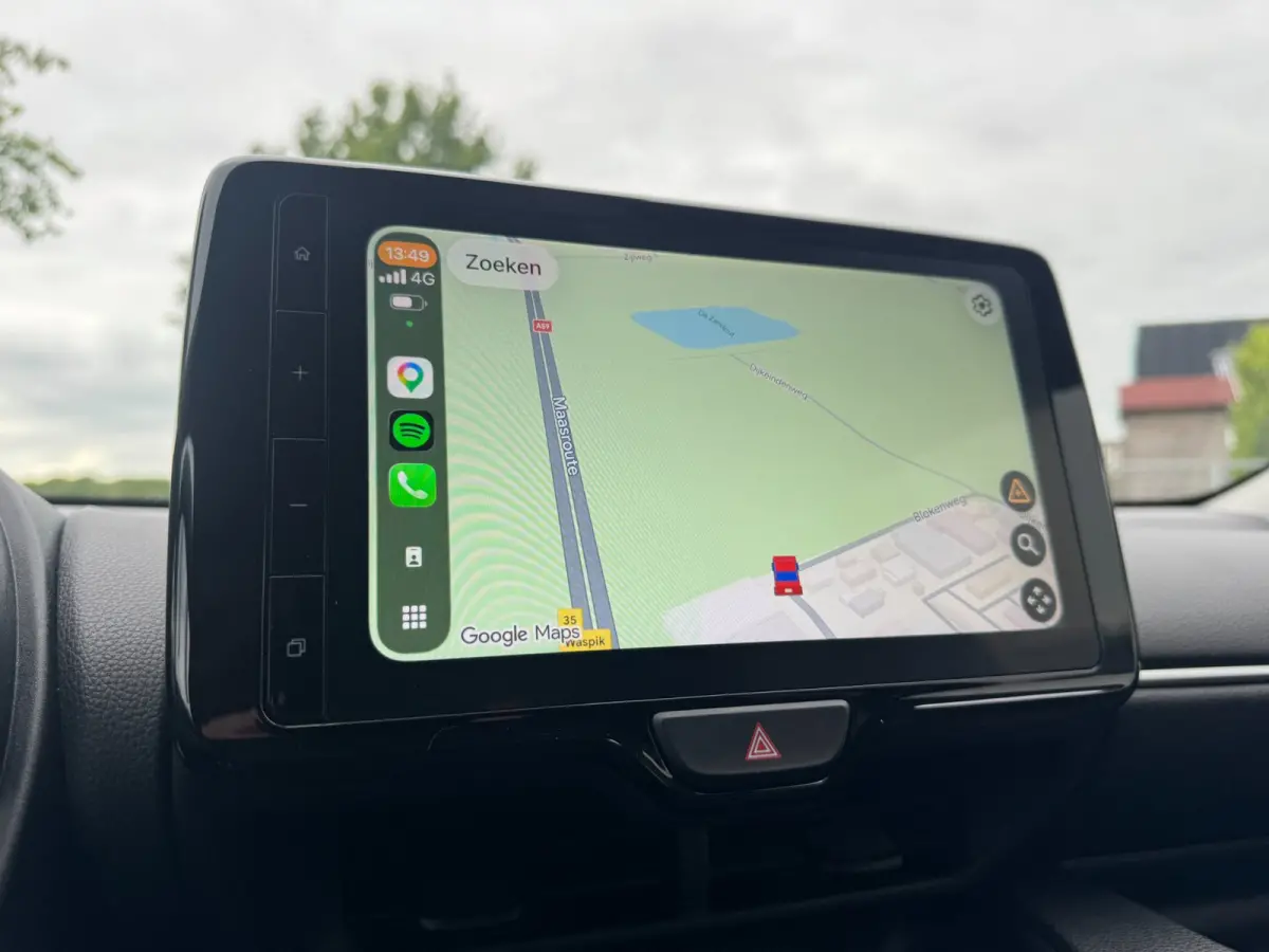 1.5 VVT-i First Edition LED / CARPLAY / STOELVERW. / CAMERA / LANE ASSIST / CRUISE CONTROL / DEALER OND.