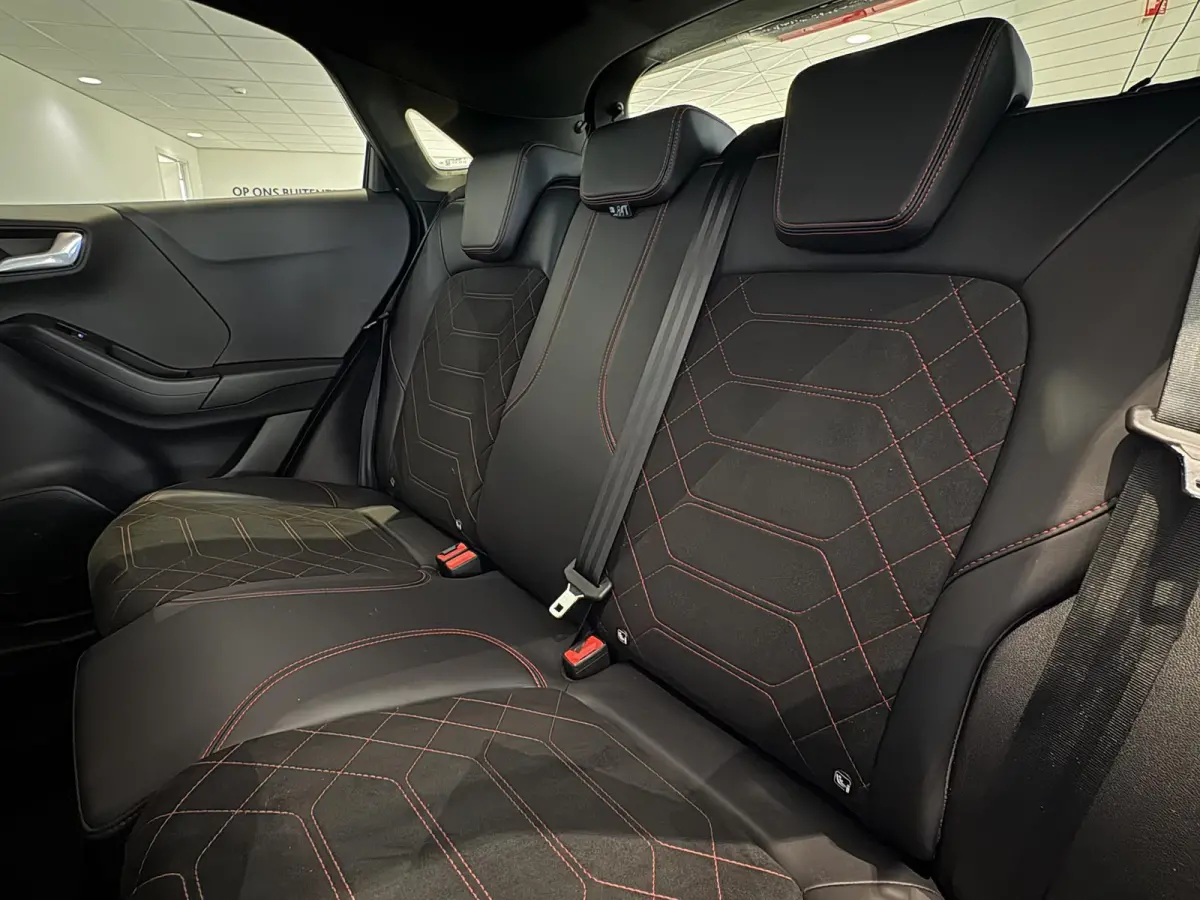 1.0 EcoBoost ST-Line X | ALL WEATHER BANDEN | CAMERA | CARPLAY | CRUISE CONTROL | NAVI | B&O AUDIO