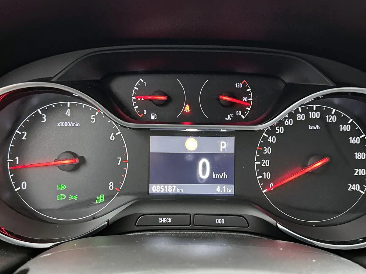 Elegance 1.2 130pk Automaat | Trekhaak | Navigatie | Climate Control | Cruise Control | Camera | 17"LMV | Dodehoekdetectie | LED | Apple Carplay/Android Auto |
