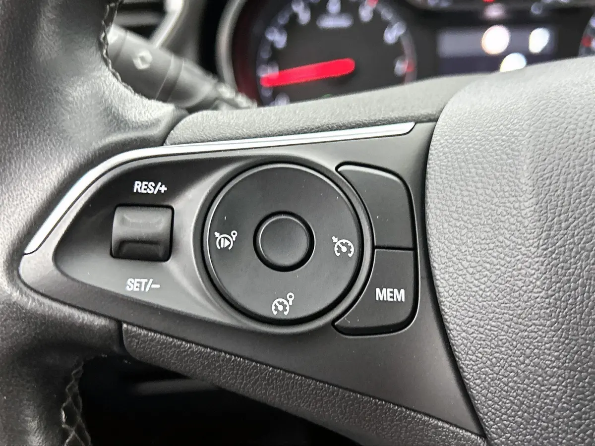 Elegance 1.2 130pk Automaat | Trekhaak | Navigatie | Climate Control | Cruise Control | Camera | 17"LMV | Dodehoekdetectie | LED | Apple Carplay/Android Auto |