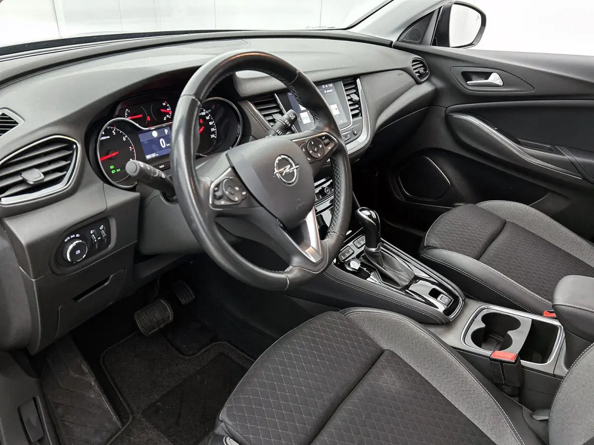 Elegance 1.2 130pk Automaat | Trekhaak | Navigatie | Climate Control | Cruise Control | Camera | 17"LMV | Dodehoekdetectie | LED | Apple Carplay/Android Auto |