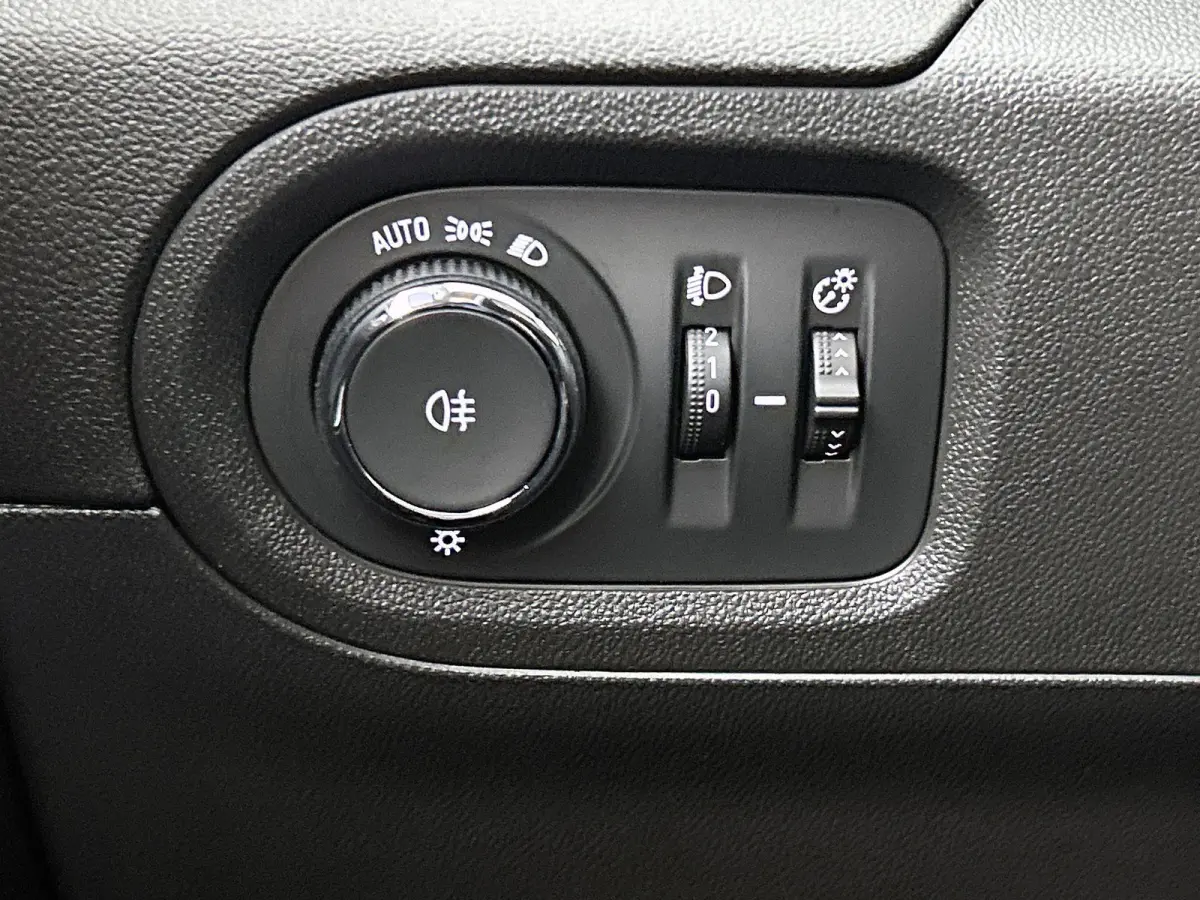 Elegance 1.2 130pk Automaat | Trekhaak | Navigatie | Climate Control | Cruise Control | Camera | 17"LMV | Dodehoekdetectie | LED | Apple Carplay/Android Auto |