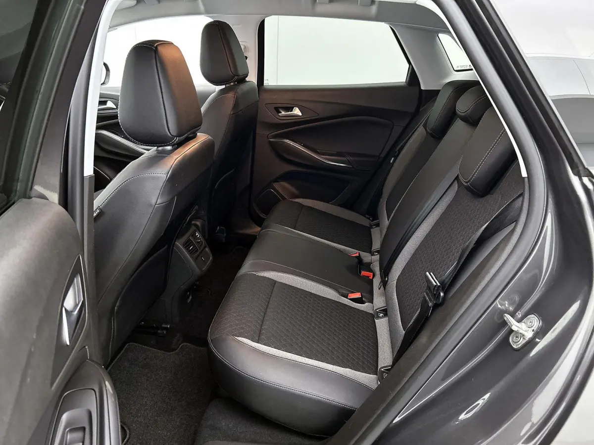 Elegance 1.2 130pk Automaat | Trekhaak | Navigatie | Climate Control | Cruise Control | Camera | 17"LMV | Dodehoekdetectie | LED | Apple Carplay/Android Auto |