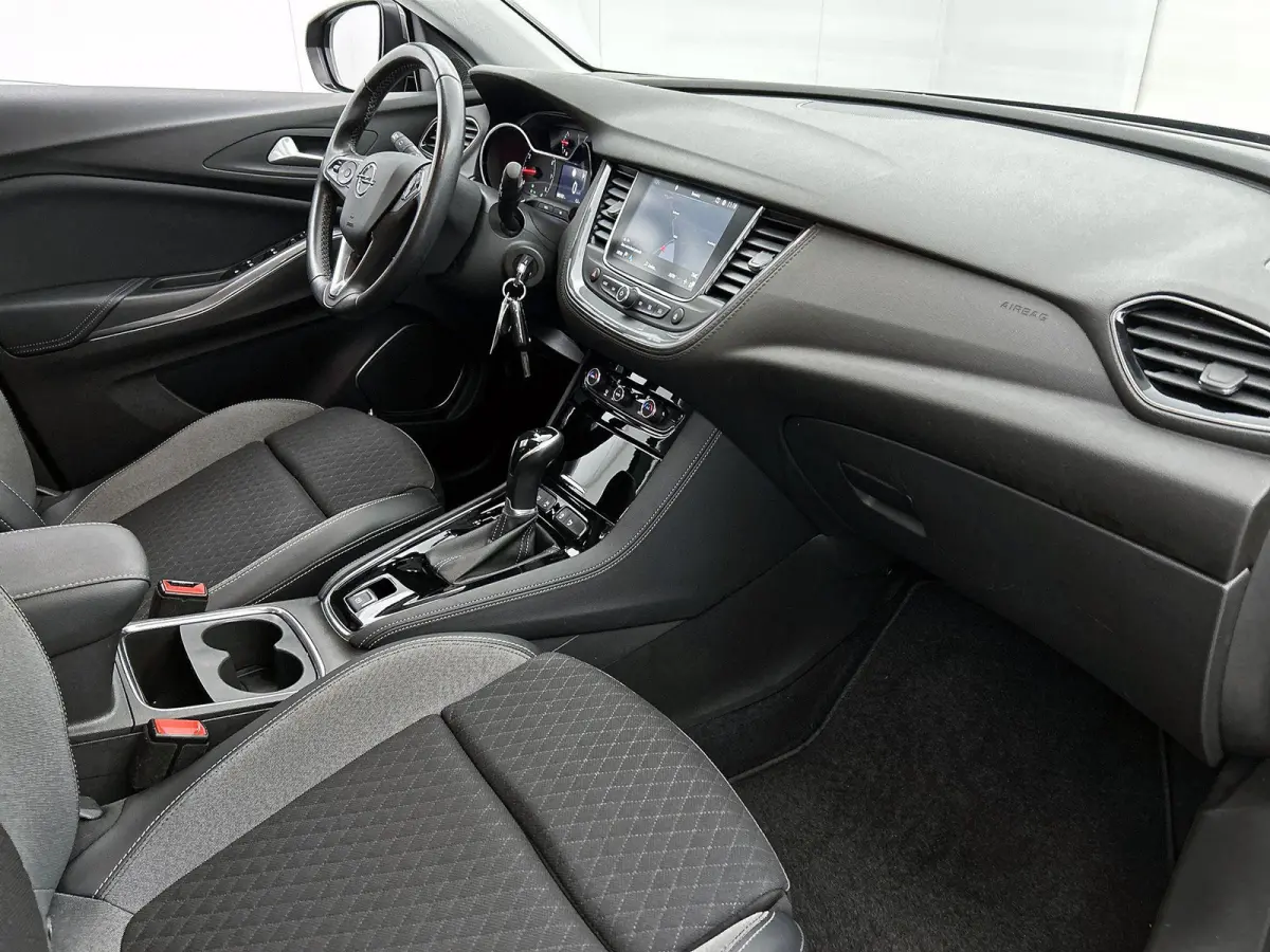 Elegance 1.2 130pk Automaat | Trekhaak | Navigatie | Climate Control | Cruise Control | Camera | 17"LMV | Dodehoekdetectie | LED | Apple Carplay/Android Auto |