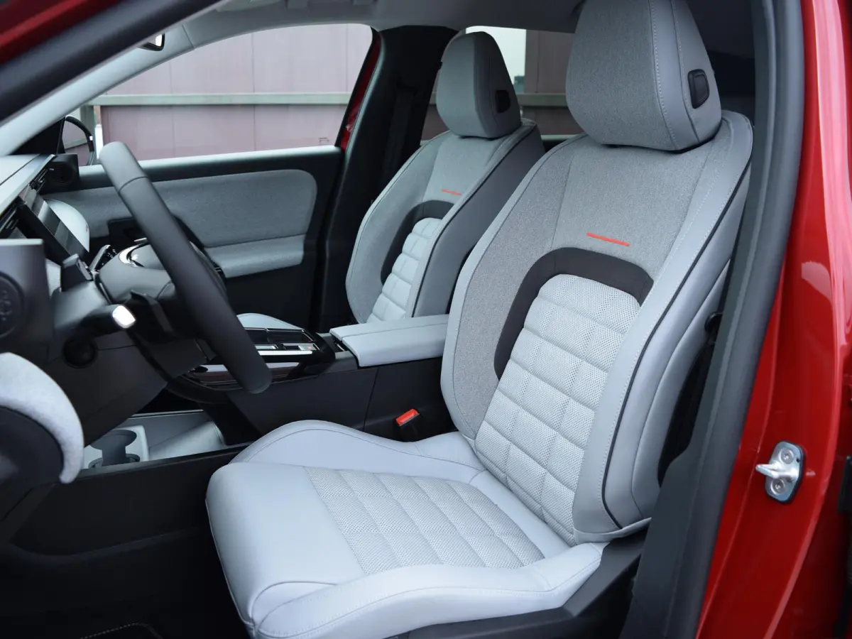 1.2 Hybrid 145 Max | AFNEEMBARE TREKHAAK | AMBIANCE HYPE GREY | PACK WINTER & GRIP CONTROL | NIEUWE AUTO