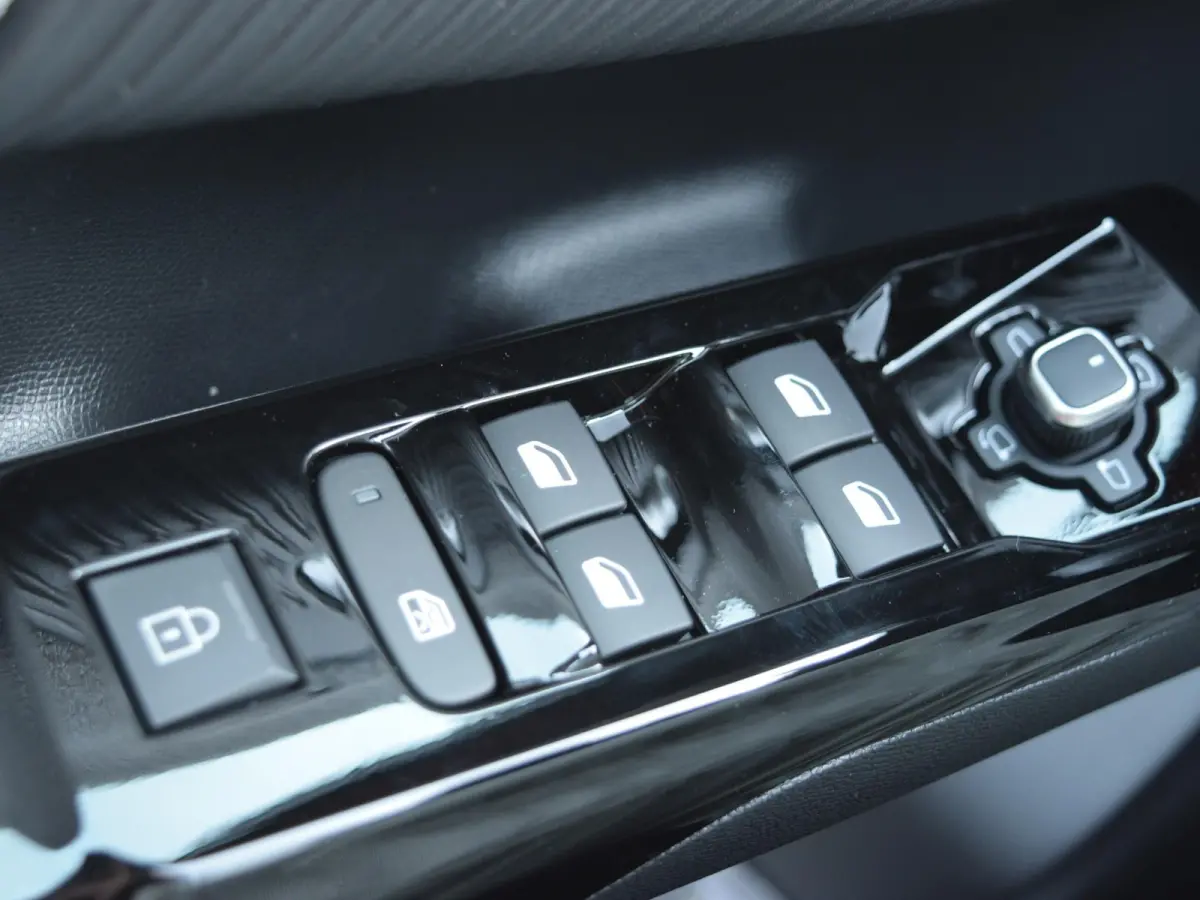 1.2 Hybrid 145 Max | AFNEEMBARE TREKHAAK | AMBIANCE HYPE GREY | PACK WINTER & GRIP CONTROL | NIEUWE AUTO
