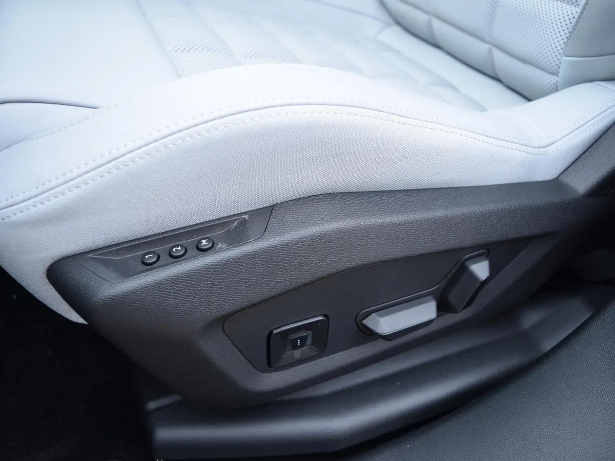 1.2 Hybrid 145 Max | AFNEEMBARE TREKHAAK | AMBIANCE HYPE GREY | PACK WINTER & GRIP CONTROL | NIEUWE AUTO