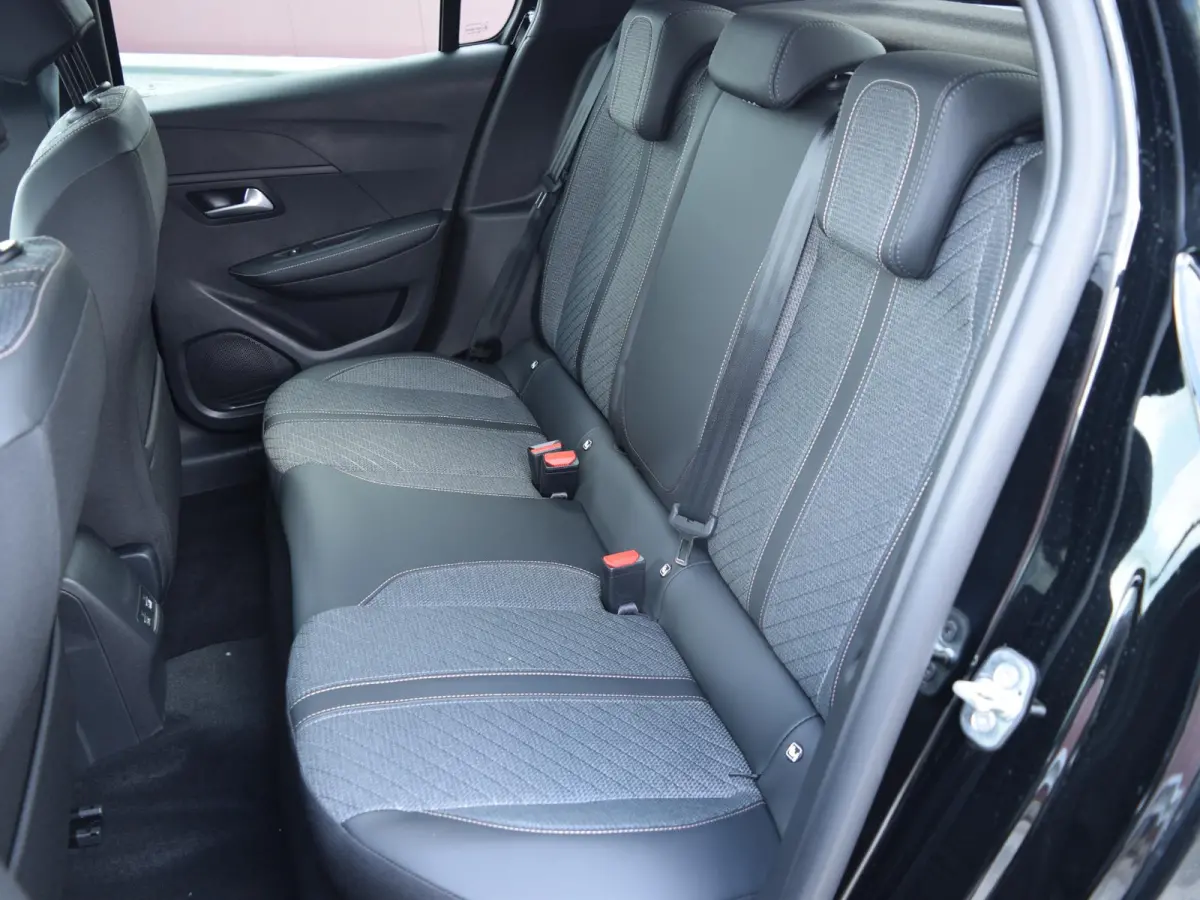 EV Allure Avantage 51 kWh | Vision & Navigation Pack | Warmtepomp  | Parkeersensoren met camera | Climate control | Cruise control |