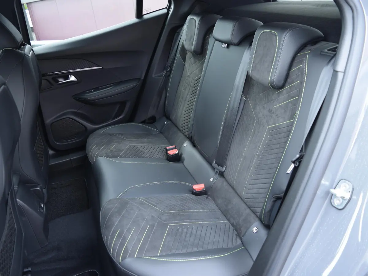 EV GT Avantage 54 kWh | Alcantara Executive Interior met stoelmassage | Warmtepomp | Vision, Navigation & Drive Assist plus Pack |