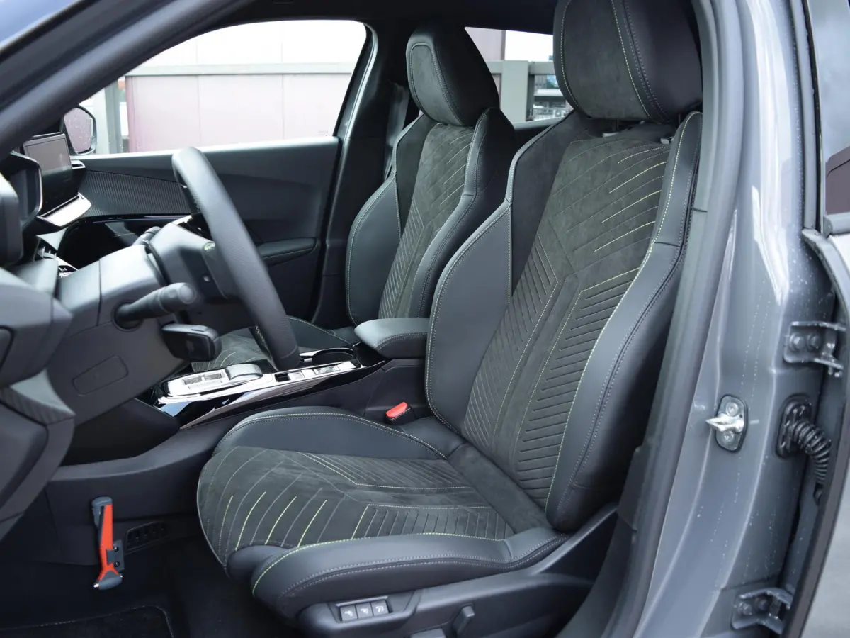 EV GT Avantage 54 kWh | Alcantara Executive Interior met stoelmassage | Warmtepomp | Vision, Navigation & Drive Assist plus Pack |