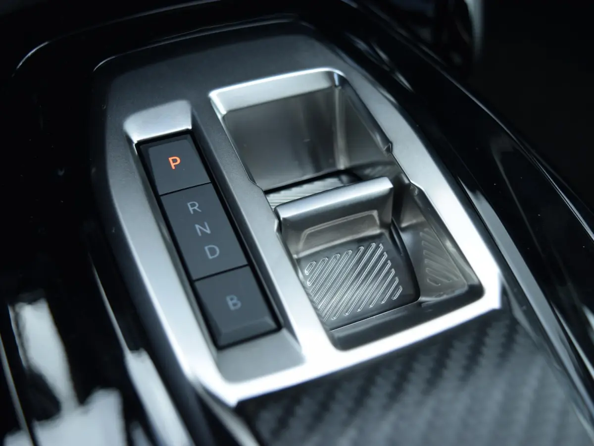 EV GT Avantage 54 kWh | Alcantara Executive Interior met stoelmassage | Warmtepomp | Vision, Navigation & Drive Assist plus Pack |