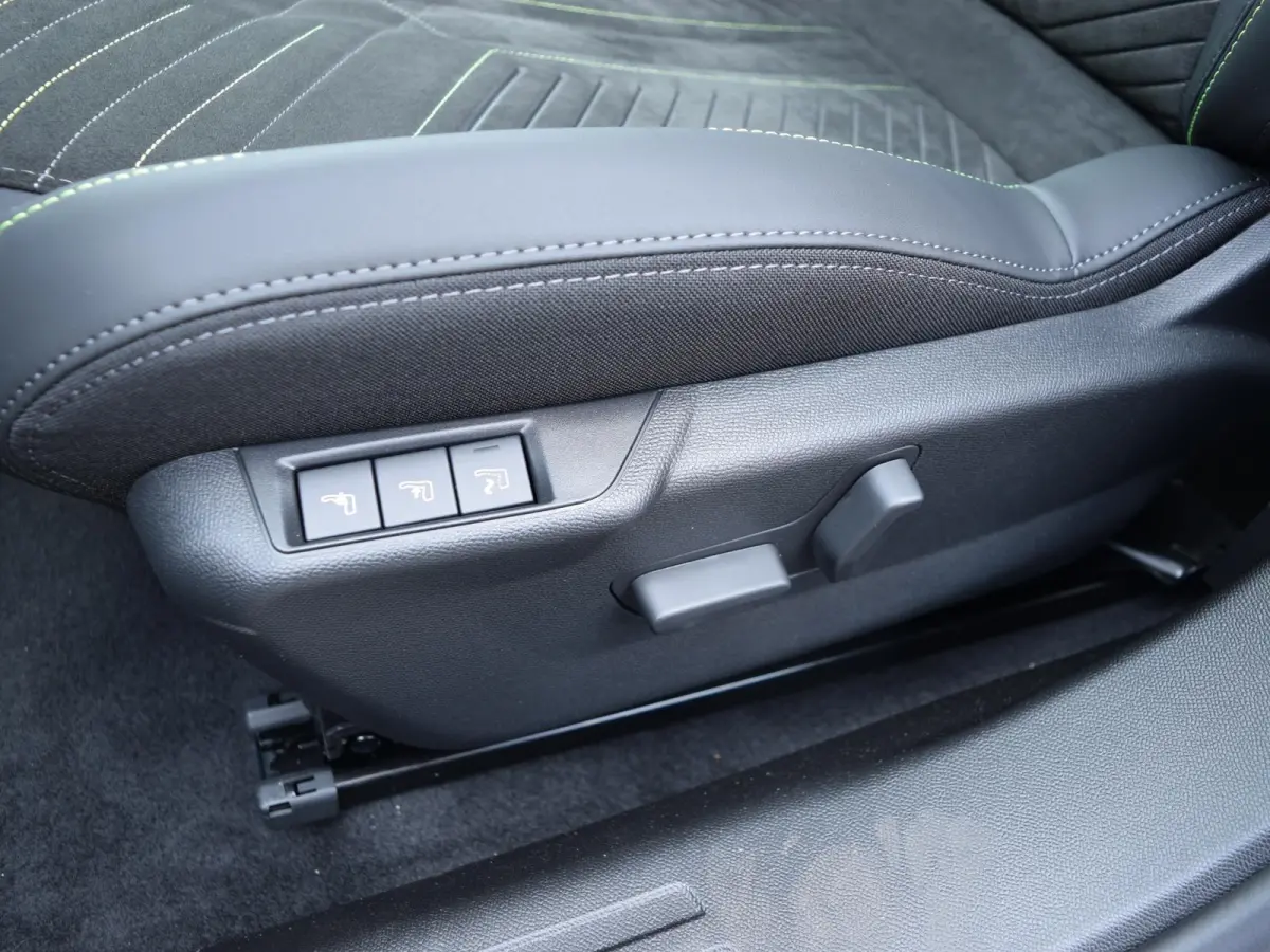 EV GT Avantage 54 kWh | Alcantara Executive Interior met stoelmassage | Warmtepomp | Vision, Navigation & Drive Assist plus Pack |