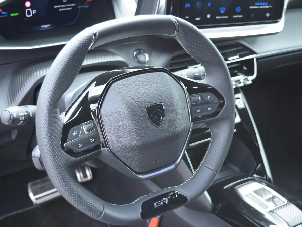 EV GT Avantage 54 kWh | Alcantara Executive Interior met stoelmassage | Warmtepomp | Vision, Navigation & Drive Assist plus Pack |