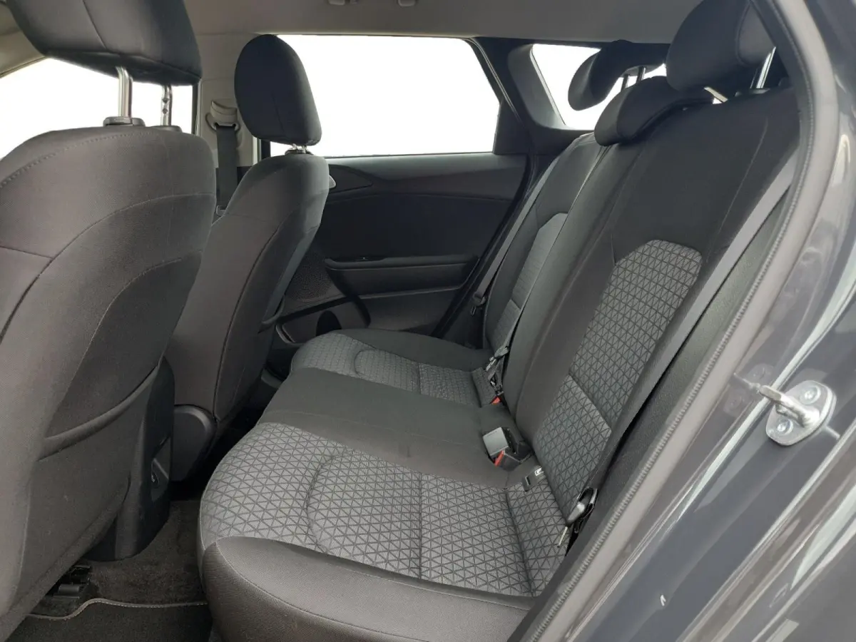 1.0T ComfortLine | Navigatie | Camera | Climate control | Cruise control | Apple Carplay / Android Auto |