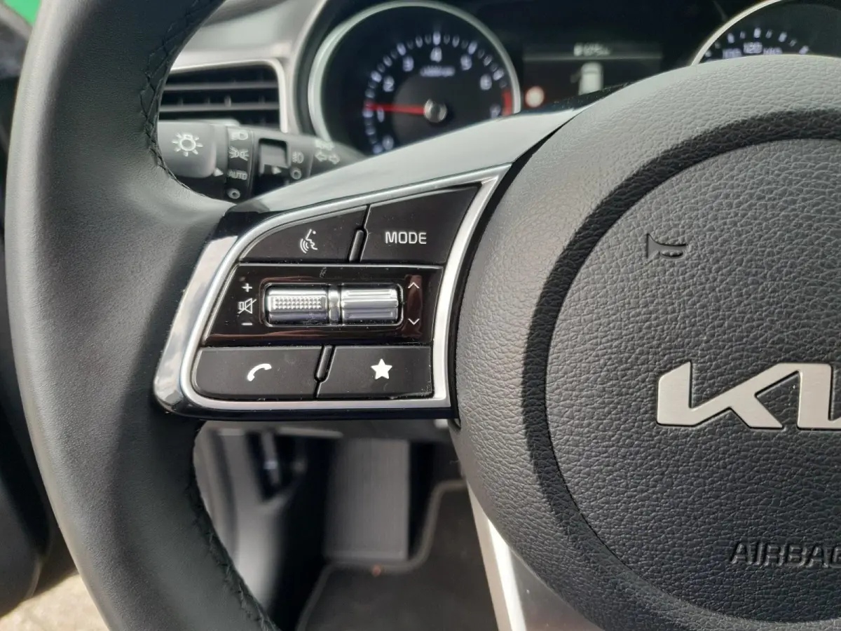 1.0T ComfortLine | Navigatie | Camera | Climate control | Cruise control | Apple Carplay / Android Auto |