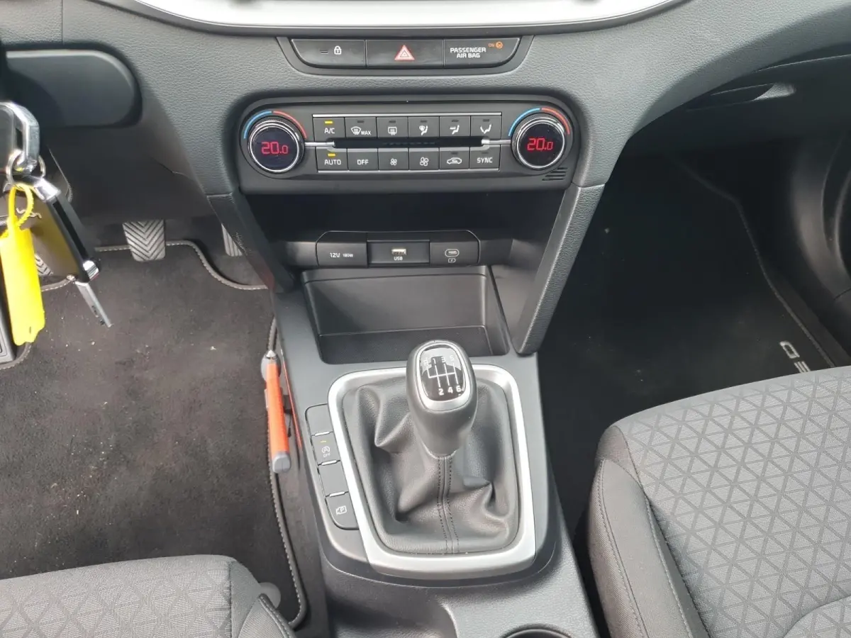 1.0T ComfortLine | Navigatie | Camera | Climate control | Cruise control | Apple Carplay / Android Auto |