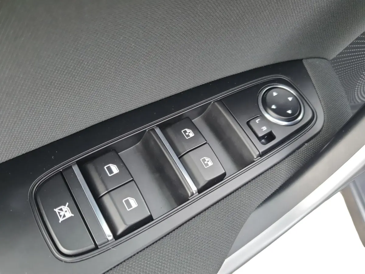 1.0T ComfortLine | Navigatie | Camera | Climate control | Cruise control | Apple Carplay / Android Auto |