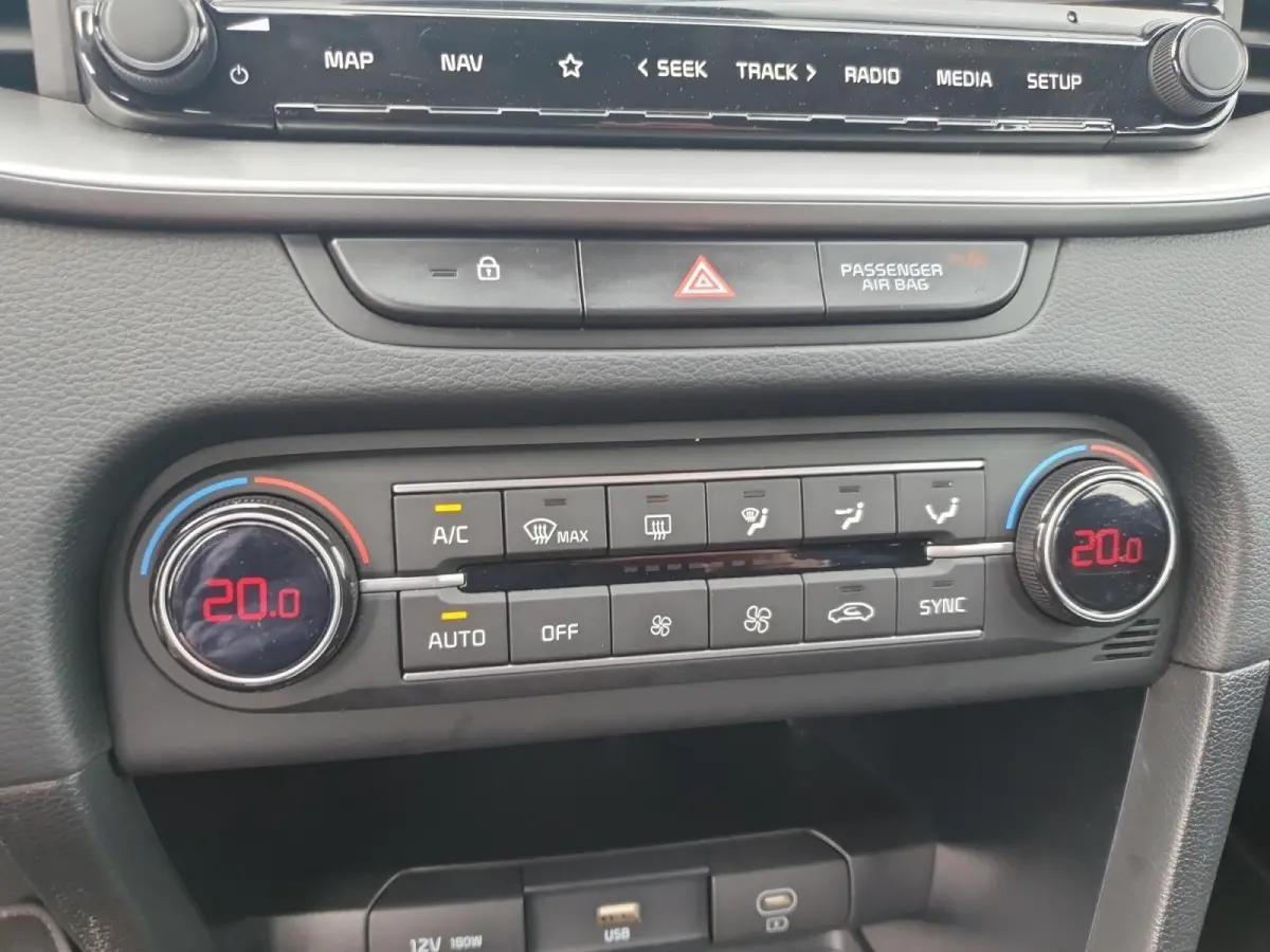 1.0T ComfortLine | Navigatie | Camera | Climate control | Cruise control | Apple Carplay / Android Auto |