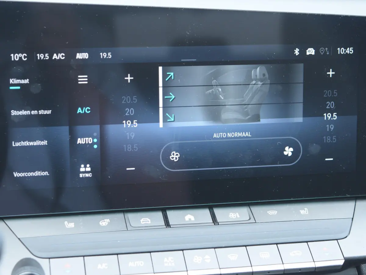 58 kWh Ultimate | Schuif / kanteldak | Alcantara bekleding | LED Intellilux verlichting | Parkeersensoren met camera |