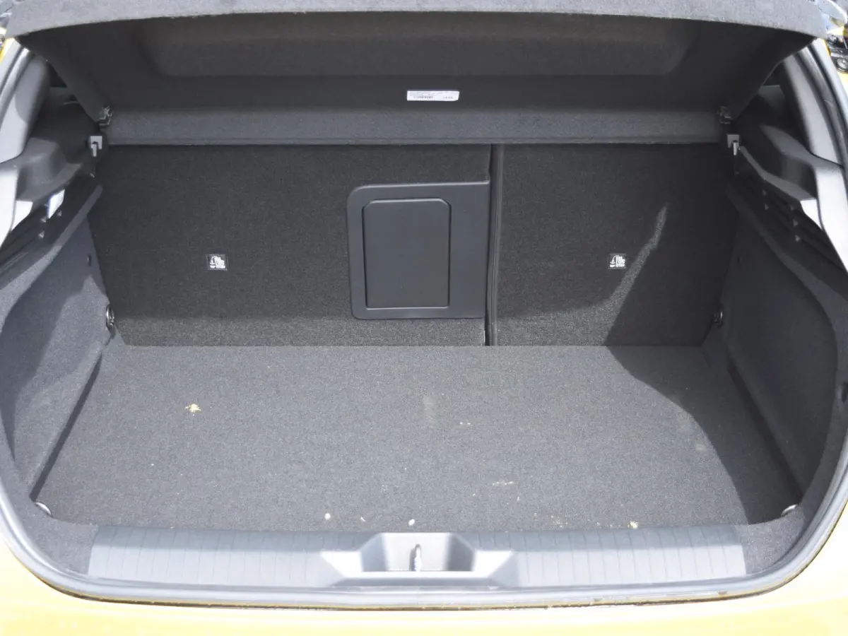 58 kWh Ultimate | Schuif / kanteldak | Alcantara bekleding | LED Intellilux verlichting | Parkeersensoren met camera |