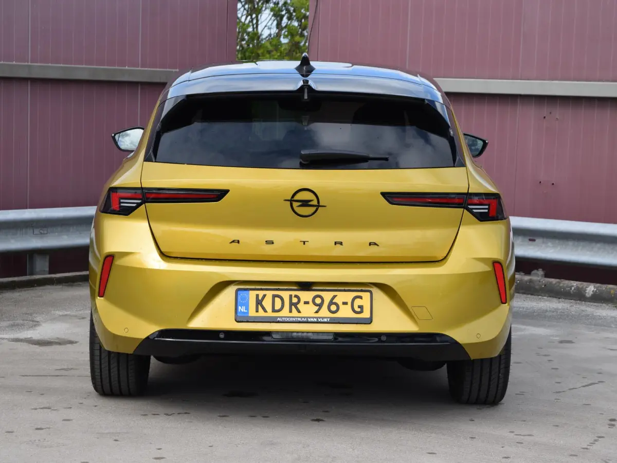 58 kWh Ultimate | Schuif / kanteldak | Alcantara bekleding | LED Intellilux verlichting | Parkeersensoren met camera |