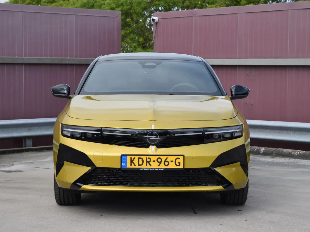 58 kWh Ultimate | Schuif / kanteldak | Alcantara bekleding | LED Intellilux verlichting | Parkeersensoren met camera |