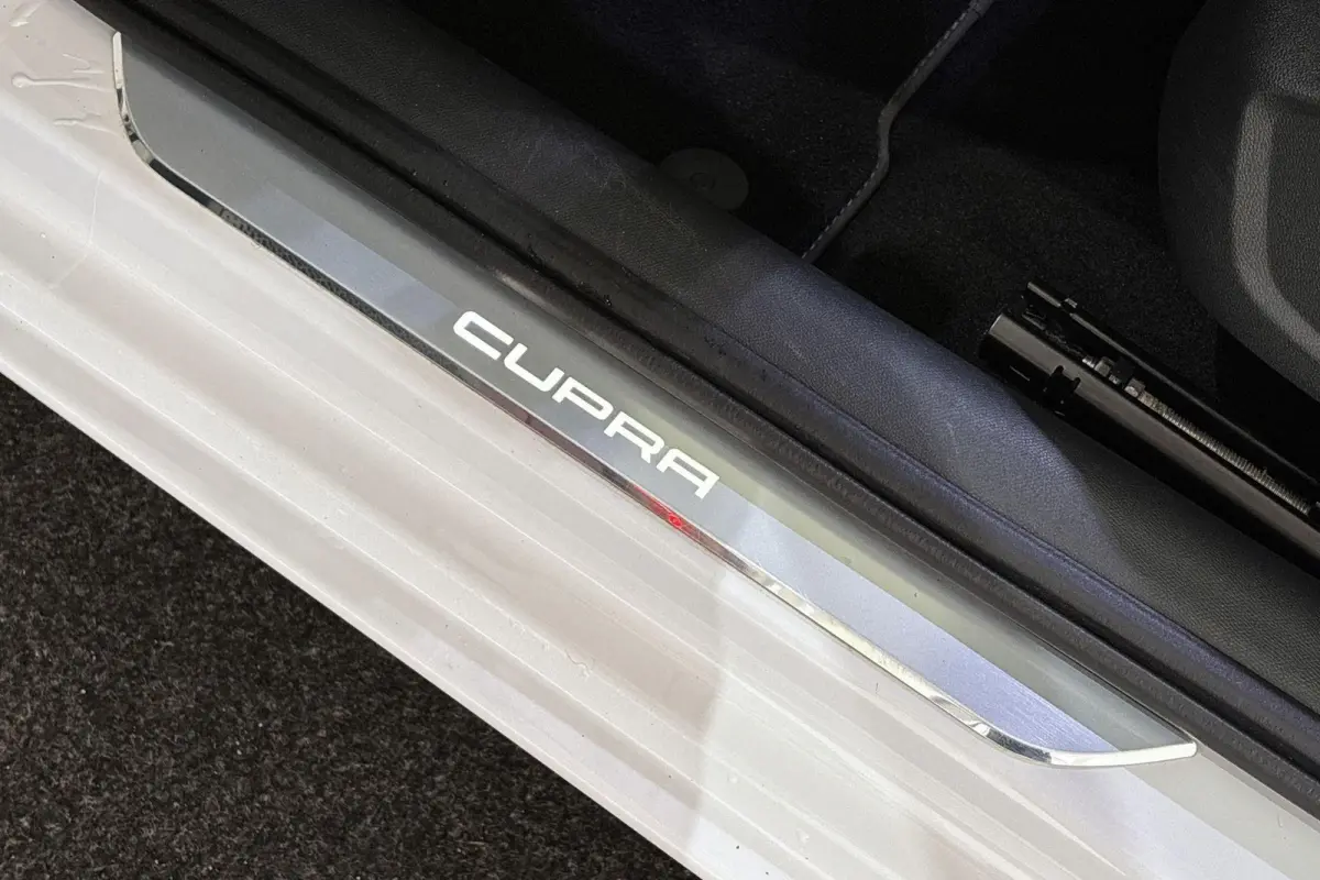 1.4 e-Hybrid VZ 245 PK Achteruitrijcamera Apple CarPlay Stoel-Stuurverwarming