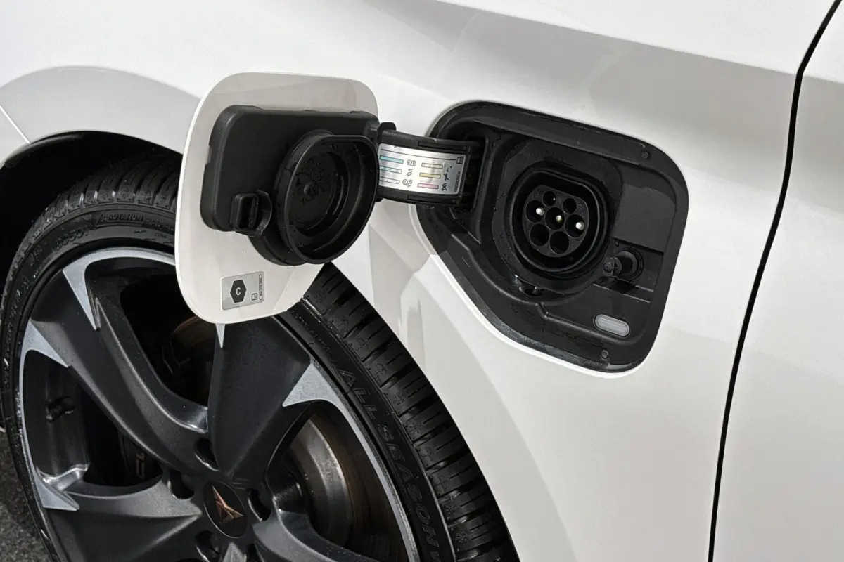 1.4 e-Hybrid VZ 245 PK Achteruitrijcamera Apple CarPlay Stoel-Stuurverwarming
