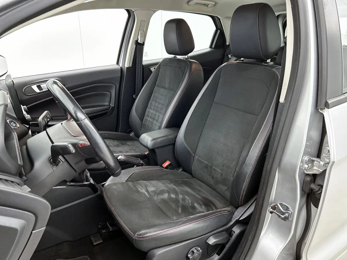 1.0 EcoBoost ST-Line | Trekhaak afneembaar | Navi | Apple CarPlay/Android Auto | Parkeersensoren | Clima | Cruise Control