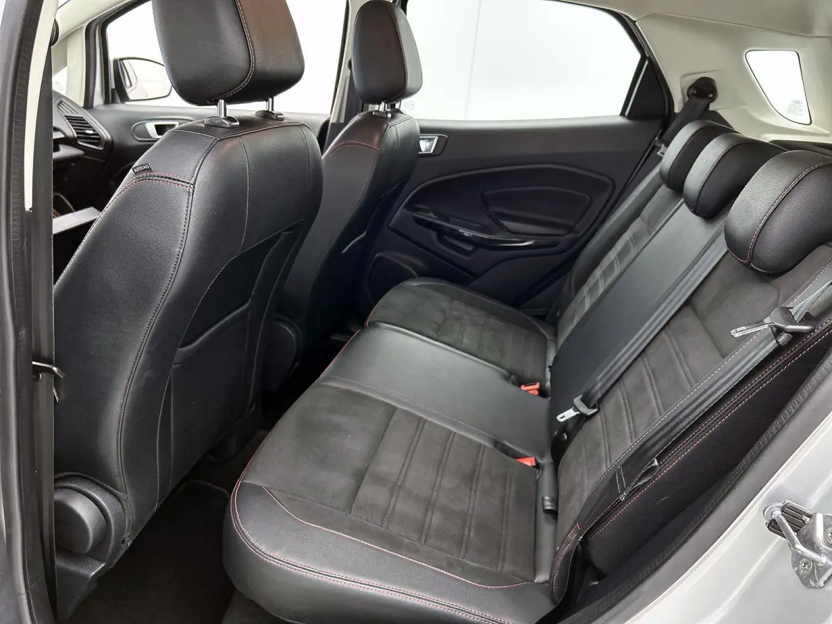 1.0 EcoBoost ST-Line | Trekhaak afneembaar | Navi | Apple CarPlay/Android Auto | Parkeersensoren | Clima | Cruise Control