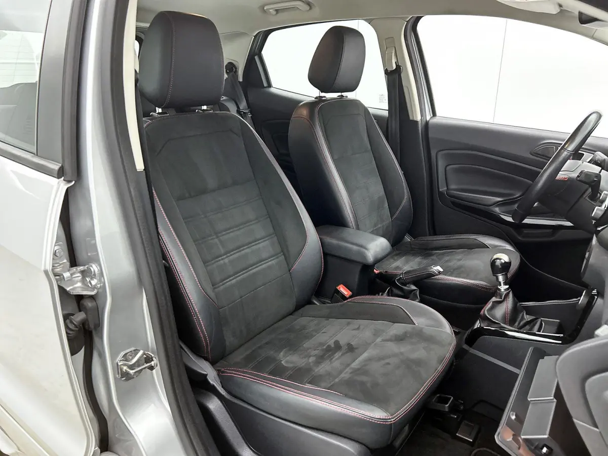 1.0 EcoBoost ST-Line | Trekhaak afneembaar | Navi | Apple CarPlay/Android Auto | Parkeersensoren | Clima | Cruise Control
